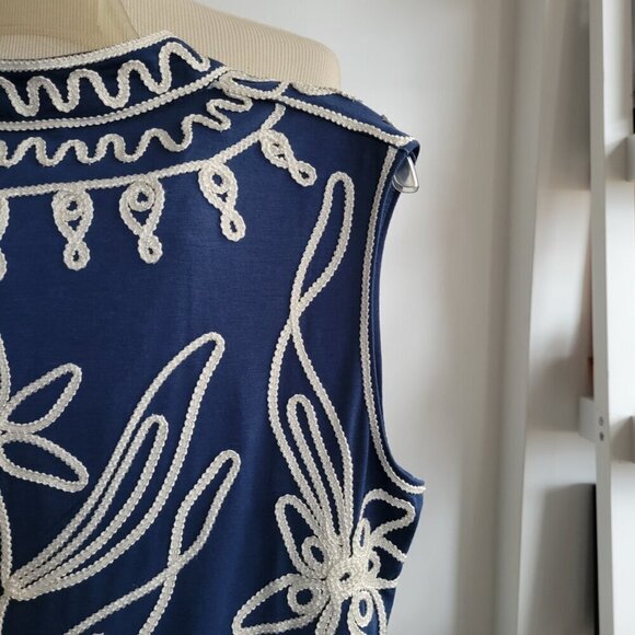 NWT-Lauren Michelle Sleeveless Blue White Stretch Embroidered Top (Size: Large) - Picture 9 of 14